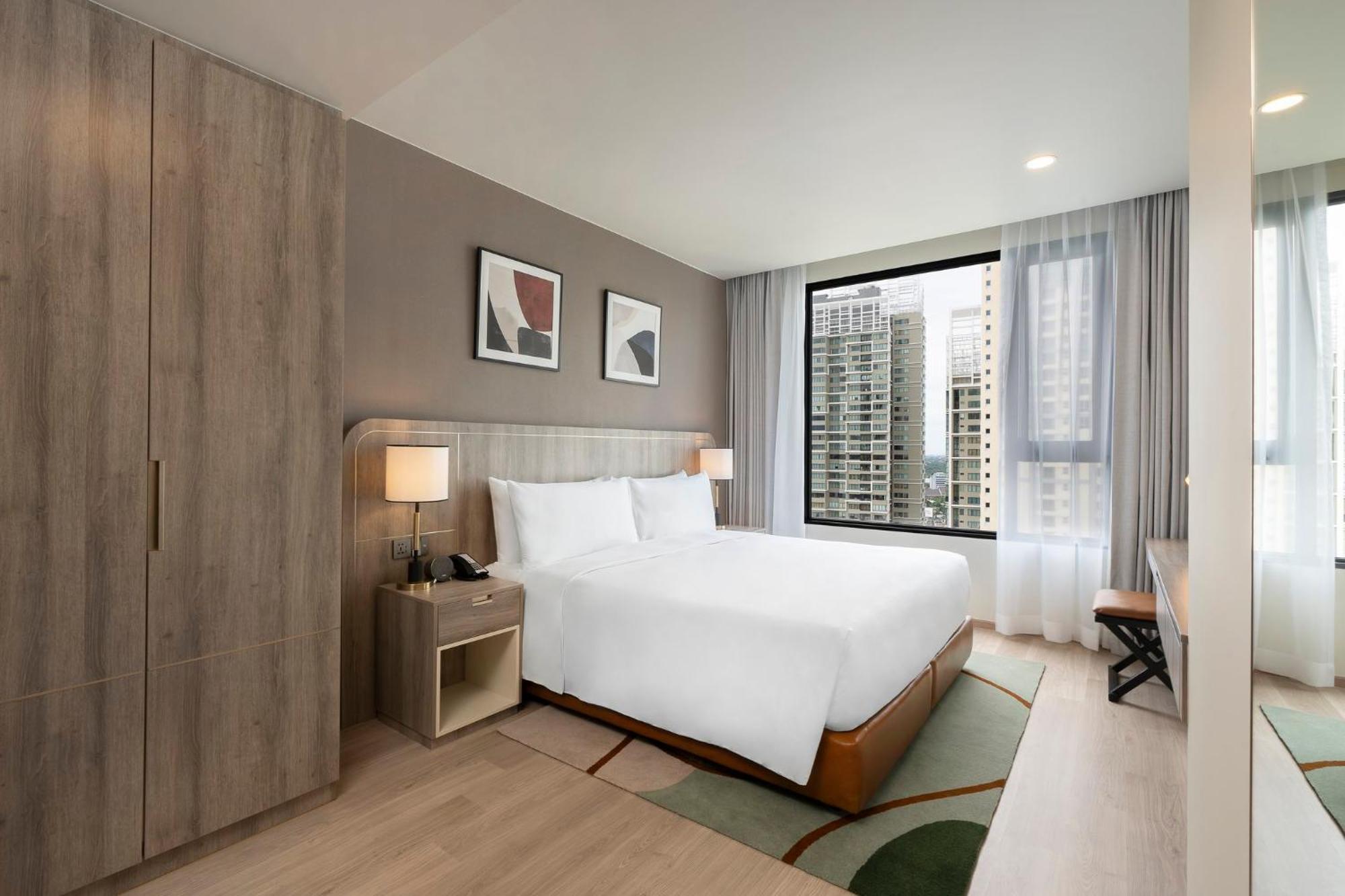 Staybridge Sukhumvit By Ihg מלון