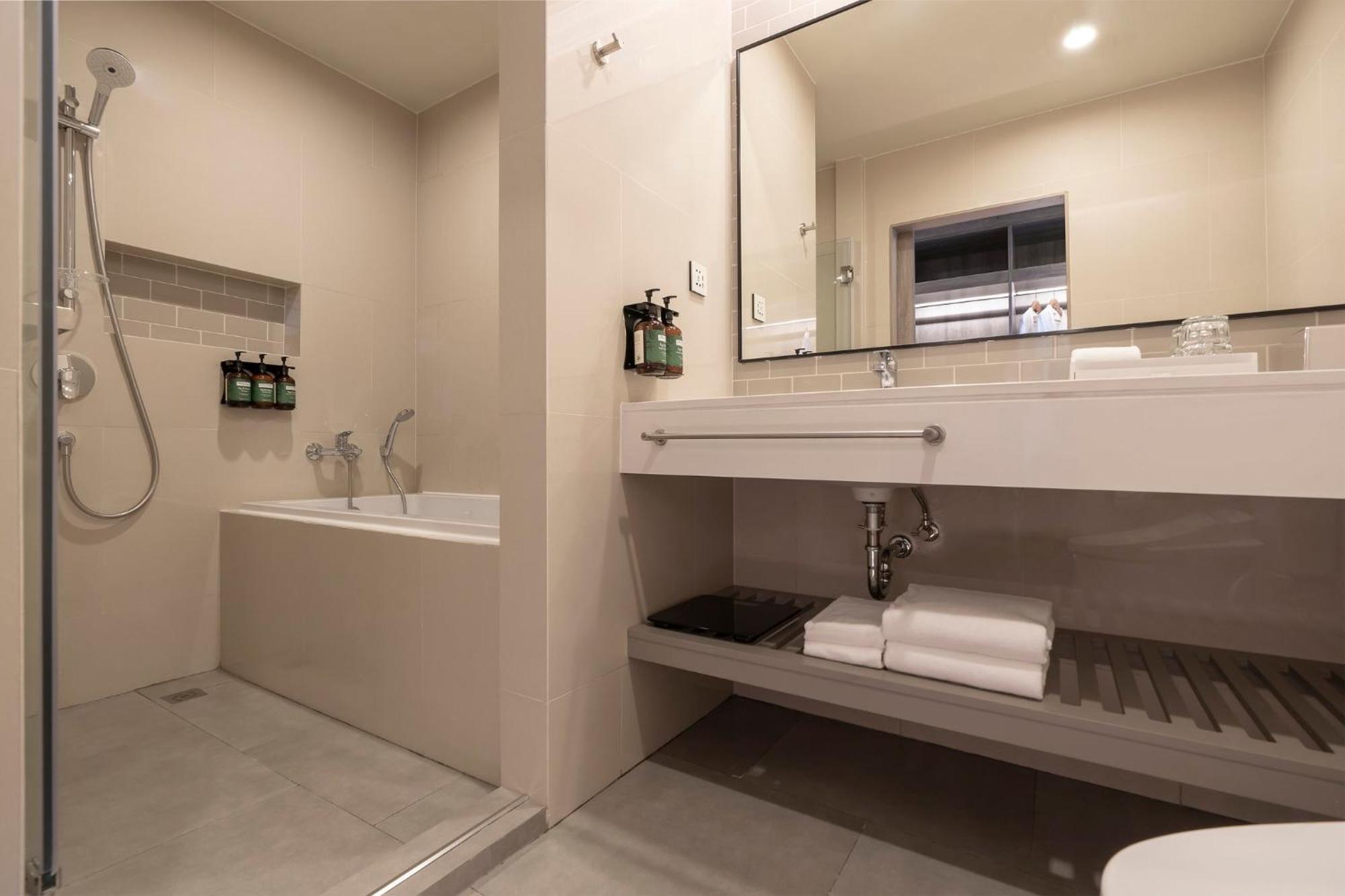 Staybridge Sukhumvit By Ihg מלון 4*