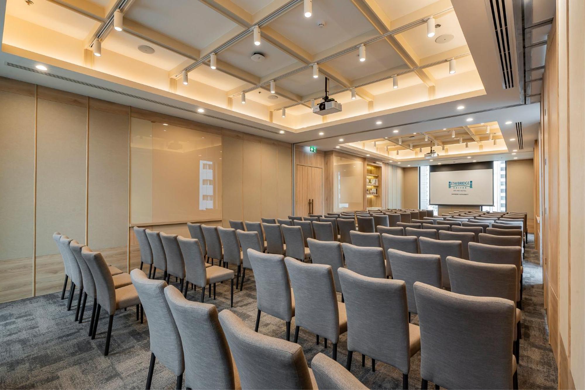 מלון Staybridge Sukhumvit By Ihg